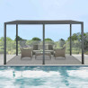 Pergola Bioclimatique SUN au bord d'une piscine sur une terrasse, vue de dos