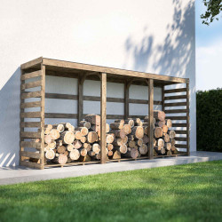 Abri-bûches COLOMBUS XXL en ambiance dans un jardin, contre un mur avec des bûches entreposées à l'intérieur