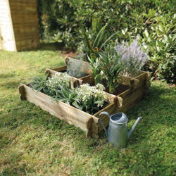 Carré potager ANGELIC 187L vue de 3/4 en situation dans un jardin avec des plantations dedans