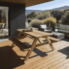Table de pique-nique ROBUSTE en situation sur un balcon-terrasse d'une maison moderne