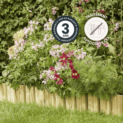 Bordure CALA mise en situation en extérieur avec des icônes signalant la garantie et le traitement du produit