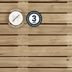 Zoom sur la dalle 100x100 lames rainurées avec icônes signalant la garantie et traitement