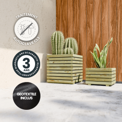 Bac à fleurs carré Kub 30L mis en situation avec des icônes indiquant son traitement, sa garantie et son géotextile inclus