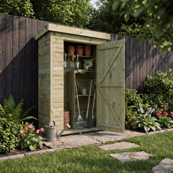 Armoire de jardin THEO en situation dans un jardin, contre des brises-vue, la porte ouverte montre les étagères remplies