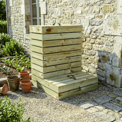 Composteur ALTO 320L en situation dans jardin