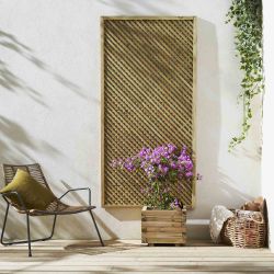Treillis CLEMATITE 90 cm en situation fixé contre un mur blanc sur une terrasse